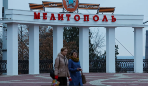 В Мелитополе россияне устроили “суд” над женщиной за то, что она отправила деньги в поддержку ВСУ
