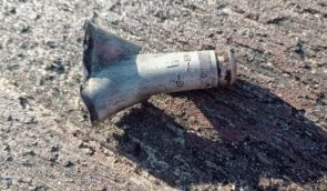 У Сумській області росіяни скинули два вибухонебезпечних предмети на подвір’я місцевого жителя