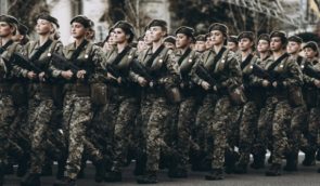 Для українських військовослужбовиць запустили лінію психологічної підтримки