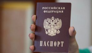 У Мелітополі окупанти змушують “посадовців” з паспортами РФ відмовлятися від українського громадянства