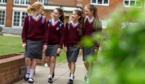Учні однієї з англійських шкіл влаштували протести через заборону дівчатам носити спідниці
