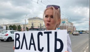У Росії журналістку засудили до шести років колонії за пост про Маріуполь
