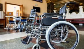 Укрзалізниця прибрала з ужитку дискримінаційні терміни щодо людей з інвалідністю