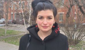 Обвинувачений у нападі на активістку Наталію Ешонкулову заявив, що частково визнає свою провину