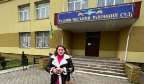 На Рівненщині вихователька, яку звільнили через фото у купальнику, вдруге виграла суд та відсудила 120 тисяч гривень