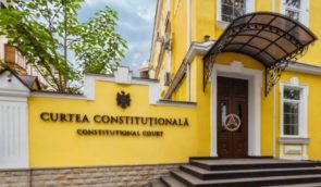 У Молдові суд визнав заборону георгіївської стрічки для прославляння агресії РФ конституційною