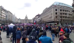 У Чехії порушили кримінальну справу проти двох чоловіків, які прийшли на мітинг із російською символікою