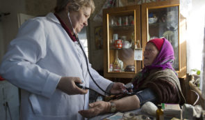 Стрес, тривога та нестача коштів призвели до того, що майже половина українців менше піклуються про здоров’я