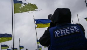 З початку повномасштабного вторгнення Росія вчинила понад пів тисячі злочинів проти журналістів та медіа в Україні