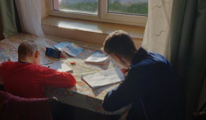 Українські діти отримали від ЮНІСЕФ ще 10 тисяч планшетів та ноутбуків для навчання