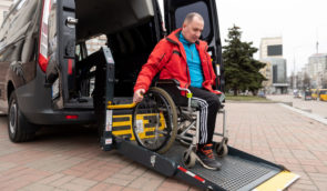У столиці Uklon запустив таксі для людей з інвалідністю, що користуються кріслами колісними