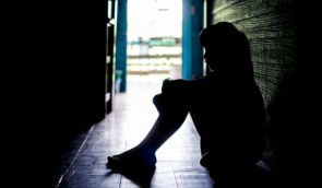 На Львівщині 13-річна дівчина народила дитину: 15-річному батькові оголосили про підозру у зґвалтуванні