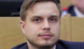 Заочно 15 років за ґратами в Україні отримав “найбідніший депутат” російської Держдуми
