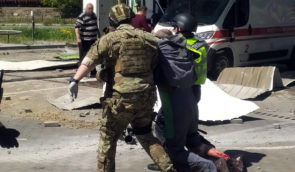 Волонтеру, якого поранило під час атаки росіян на Херсон 3 травня, зробили операцію: стан задовільний