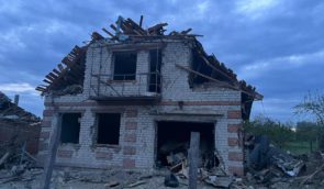 Окупанти з артилерії вдарили по Вовчанську: загинув цивільний чоловік, під завалами шукають жінку