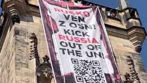 У Празі активісти вивісили банери з вимогою вигнати РФ з Ради безпеки ООН