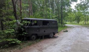 Росіяни вбили на Сумщині шістьох людей, обстрілявши їхню автівку в лісі
