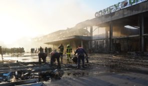 У роковини обстрілу торговельного центру “Амстор” росіяни знову вдарили ракетами по Кременчуку