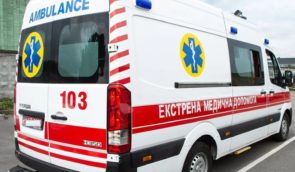 На Харківщині росіяни скинули з дрона вибухівку на машину швидкої, поранений водій