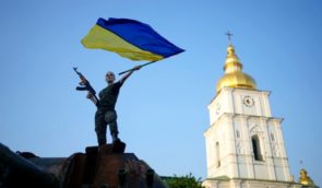 Майже тисяча людей, які в перші дні повномасштабного вторгнення стали на захист України, отримають статус та гарантії