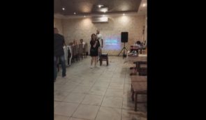 На Київщині дівчину вигнали з кафе через зауваження щодо пісні Лепса
