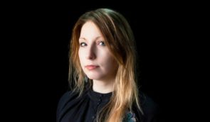 Померла письменниця Вікторія Амеліна, яка отримала поранення через влучання російської ракети в ресторан у Краматорську