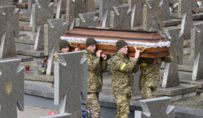 Уряд дозволив будувати Національне меморіальне кладовище в селі на Київщині: рідні полеглих були проти