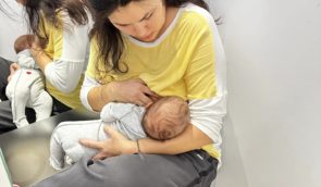 Магазин одягу з Дніпра перепросив за те, що консультантка заборонила матері годувати немовля