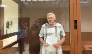 У Росії силовики так побили затриманого, що суд не зміг з першого разу обрати йому запобіжного заходу