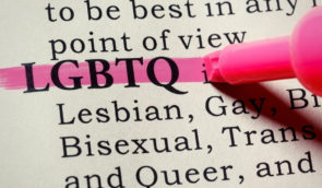 Онлайн-словник Dictionary.com оновив свою базу, додавши гендерно нейтральну мову та ЛГБТ-терміни
