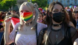 У Румунії ухвалили постанову, яка визнає свідоцтва про шлюб одностатевих пар, якщо їх видали в інших країнах ЄС