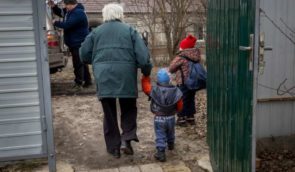 Посадовці розширили перелік населених пунктів на Херсонщині, з яких евакуюють родини з дітьми
