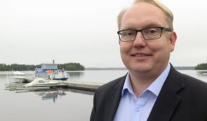 “Закоханість не є злочином”: у Фінляндії суд зняв з чиновника звинувачення у домаганнях до підлеглої
