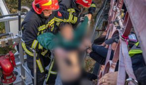 У Києві чоловік намагався вкоротити віку, стрибнувши з мосту: його врятували