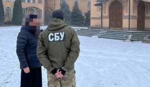 СБУ каже, що викрила понад 60 кліриків УПЦ (МП) на співпраці із РФ, продажі зброї і дитячого порно