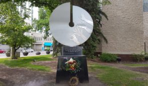 Рівно 40 років тому в Канаді встановили перший у світі памʼятник жертвам Голодомору