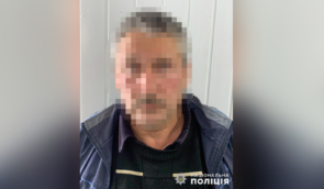 На Хмельниччині правоохоронці затримали чоловіка, якого підозрюють у розбещенні трьох дітей