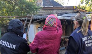 Окупанти обстріляли Купʼянськ-Вузловий, влучивши в житловий будинок: є поранені