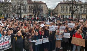 Студенти Львівської політехніки вийшли на протест, щоб адміністрація звільнила Фаріон