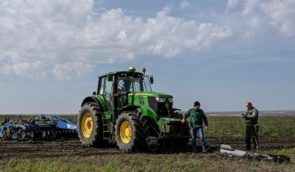 Внаслідок вторгнення росіян кількість посівних площ в Україні цьогоріч скоротилася вдвічі