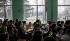 Понад половину українців виступають за звільнення після деокупації вчителів історії, які працювали на росіян