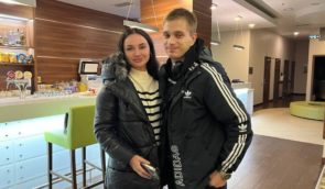 Депортований з Маріуполя підліток Богдан Єрмохін, якому росіяни вручили повістку в армію, виїхав з РФ