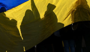 Більшість українців вважає важливим критикувати хибні рішення влади