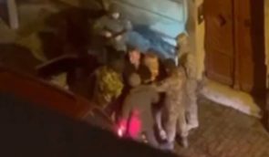 Львівський ТЦК обіцяє розібратись із черговим нападом на вулиці на чоловіка та жінку, яка його захищала