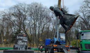У Києві демонтували пам’ятник Пушкіну, за це рішення понад рік боролись активісти
