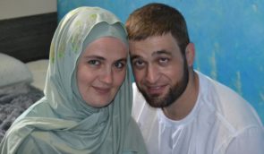Правозахисниця та дружина політв’язня Муміне Салієва: “Щотижня в ніч на четвер ми не спимо, бо можуть прийти з обшуками”