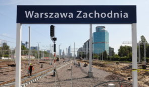 Українські біженці можуть безоплатно переночувати у Варшаві, виїжджаючи до Європи чи повертаючись додому