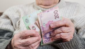 В Україні можуть затримати зарплати та пенсії, якщо Захід не надасть фінансової допомоги на початку року