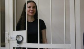 У Росії суд відправив жительку Петербурга на примусове психіатричне лікування через “фейки про армію”