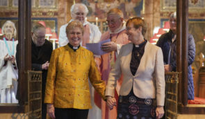 Священники Англіканської церкви вперше офіційно благословили одностатеву пару